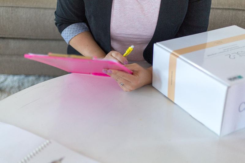 Person filling in a handover report on a clipboard