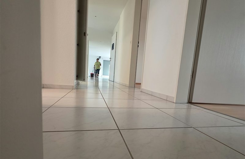 Limpieza de pisos realizada por Priority Clean en Basilea y Baselland